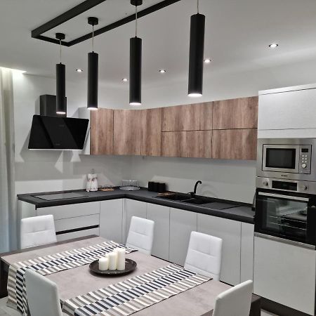 Kd Apartment, Accogliente, Moderno E Spazioso. 카스텔디상로 외부 사진