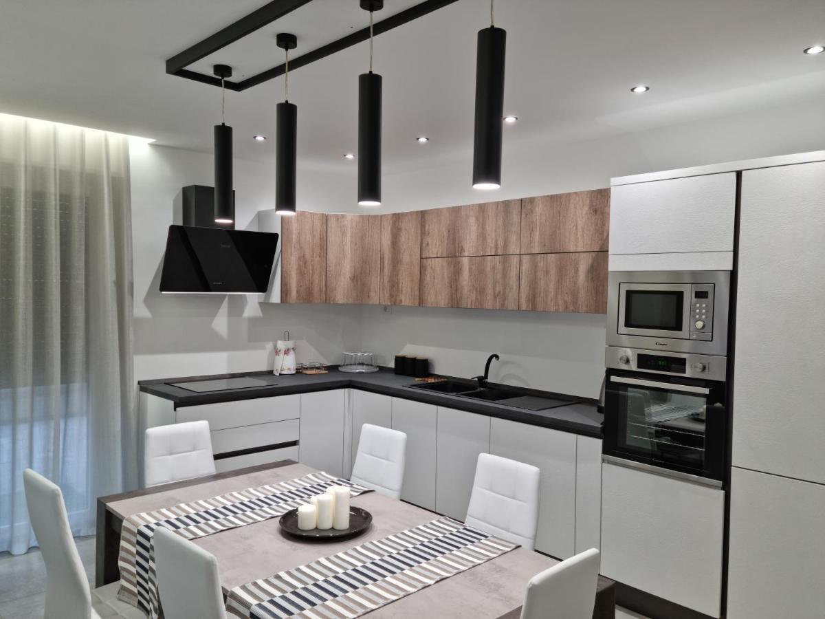 Kd Apartment, Accogliente, Moderno E Spazioso. 카스텔디상로 외부 사진